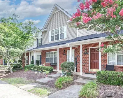 Alicia Vang, Broker/Realtor photo — Real Estate Agent