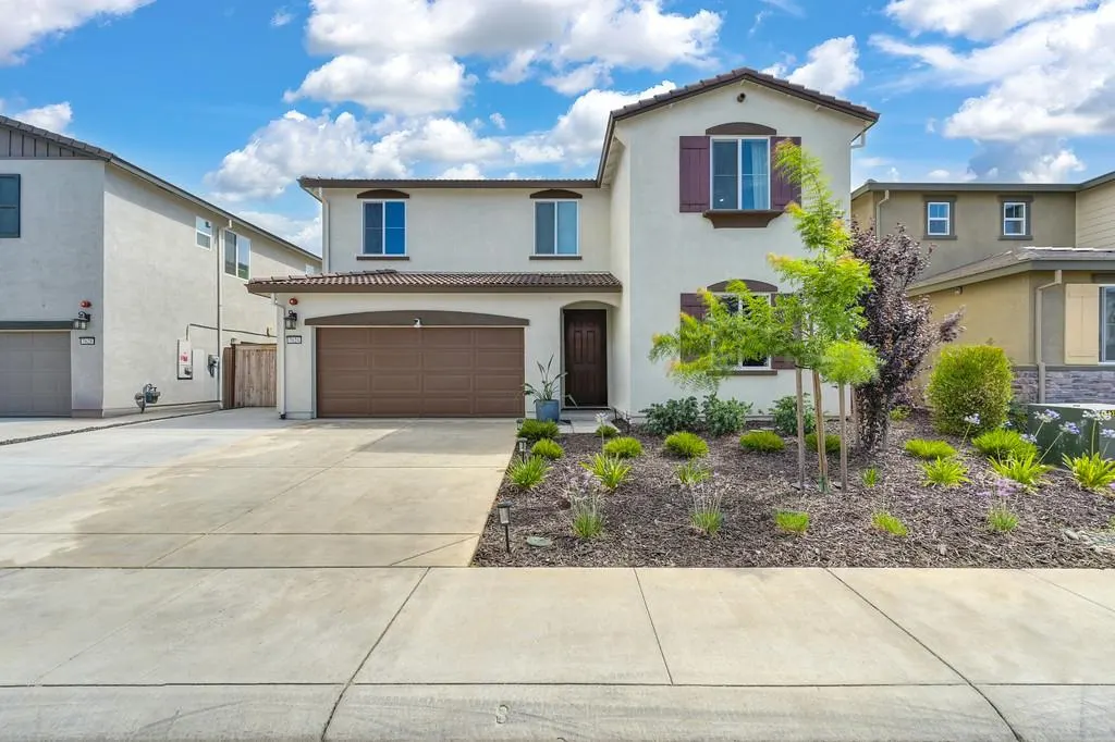 Arlene Moua, Realtor photo, Real Estate Agent