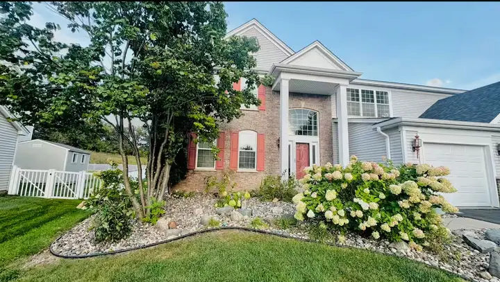 Entire home in Cottage Grove, Minnesota — 14 guests photo — Real Estate Agent