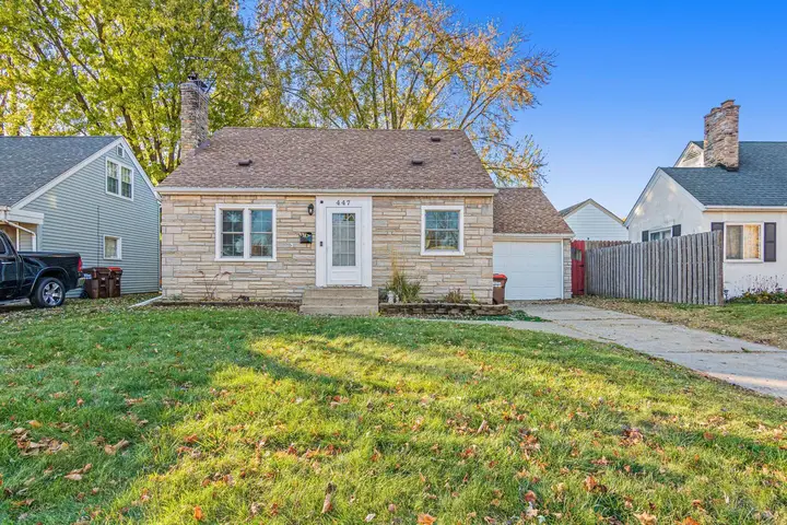 Entire home in South Saint Paul, Minnesota — 9 guests photo — Real Estate Agent