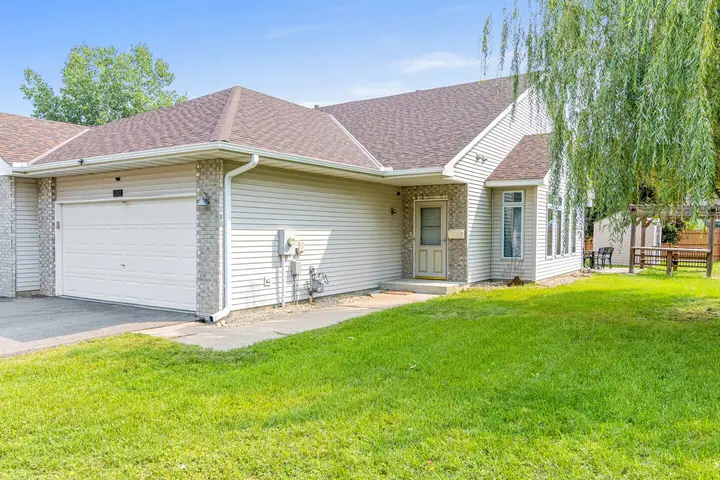 Entire townhouse in North Saint Paul, Minnesota — 4 guests photo — Real Estate Agent