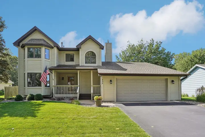 Fong Her, Real Estate Broker photo — Real Estate Agent