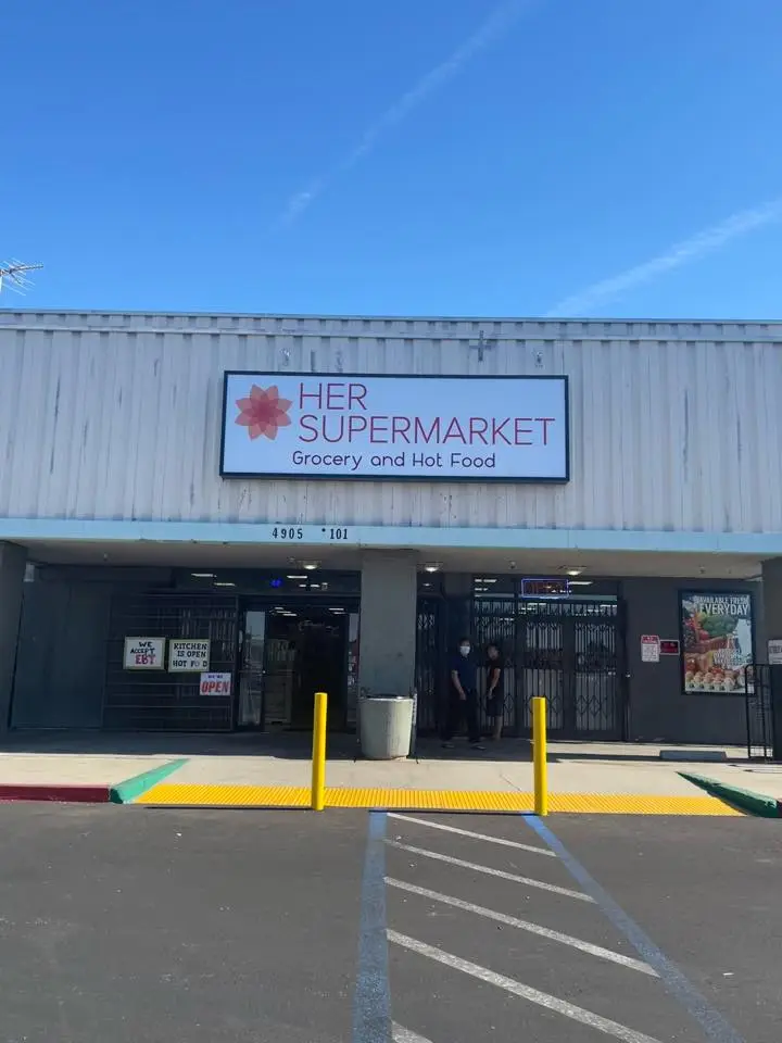 Her Supermarket photo — Professional Service