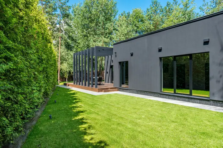 Julie Thao — Real Estate Agent