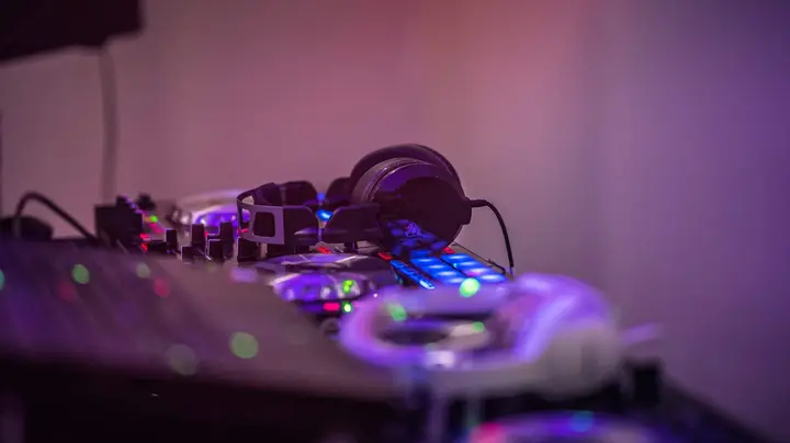 Lenzo Entertainment — Arts & Media
