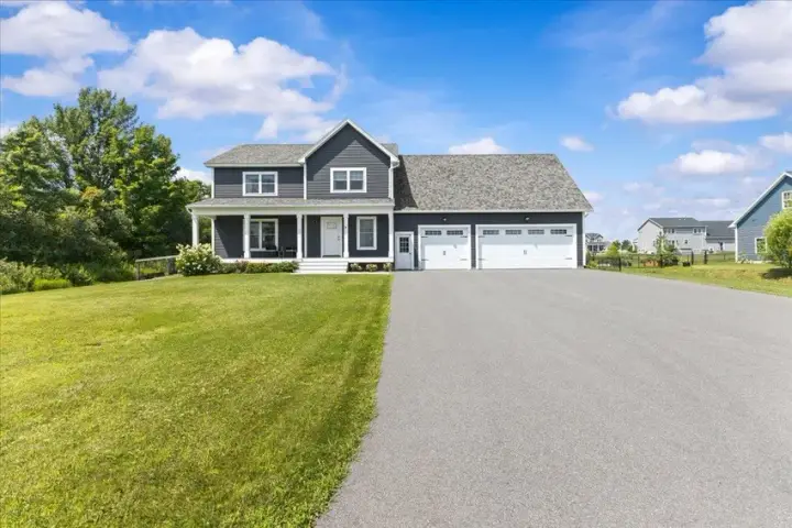 Lisa Xiong, Realtor photo — Real Estate Agent
