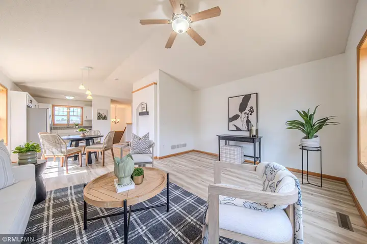 Nalee Vue, Realtor photo — Real Estate Agent