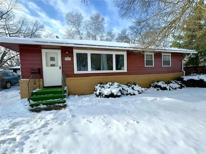Nou Anna Thao, Realtor photo — Real Estate Agent