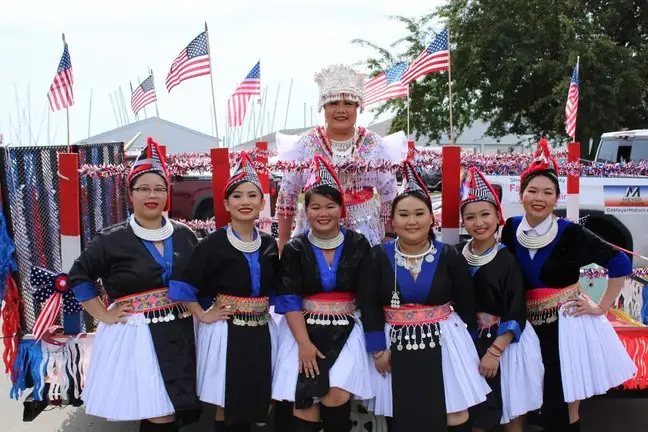 Ntxhais Zam Hmoob Dance Group photo, Arts & Media