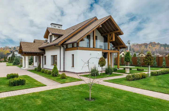Pa Lee — Real Estate Agent