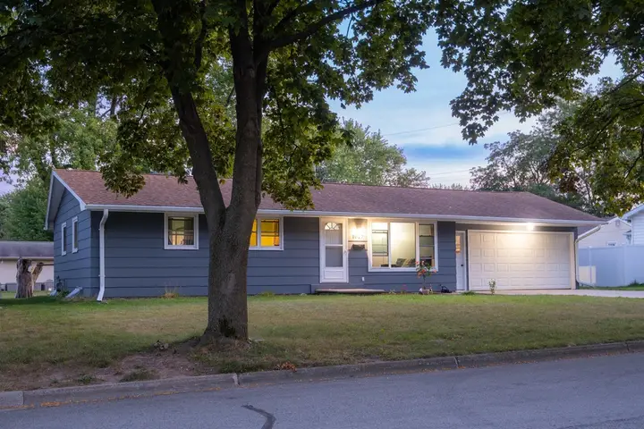 Pachee Vang, Realtor photo — Real Estate Agent