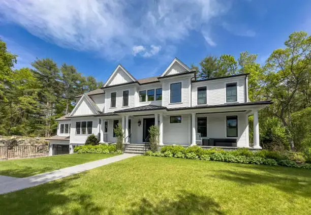 Salina Yang, Broker/Realtor photo — Real Estate Agent