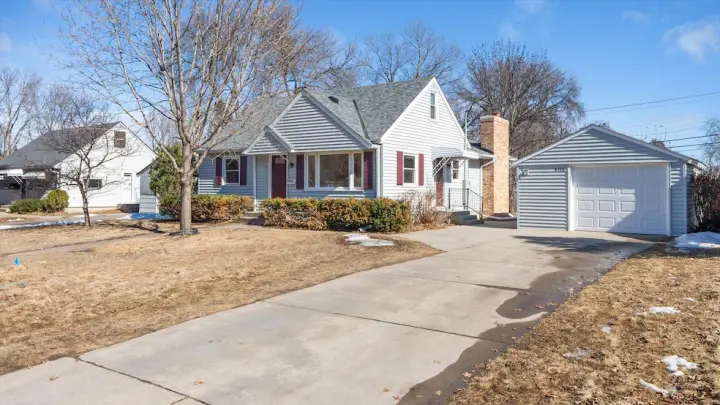 Toua Thor, Realtor photo — Real Estate Agent