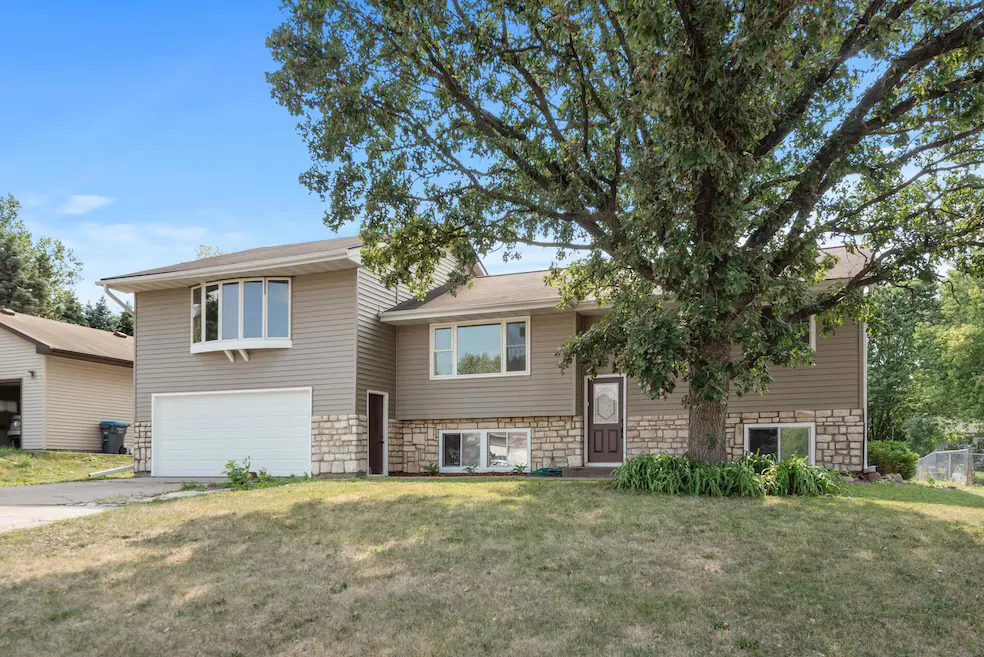 Vanessa Xiong, Realtor photo, Real Estate Agent