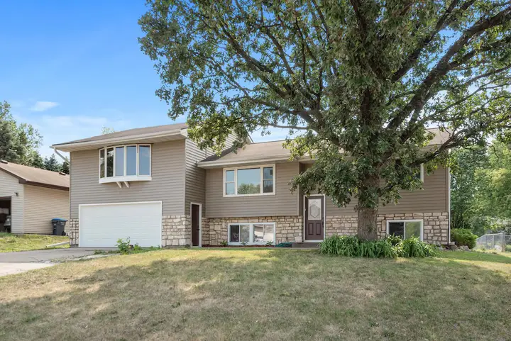 Vanessa Xiong, Realtor photo — Real Estate Agent