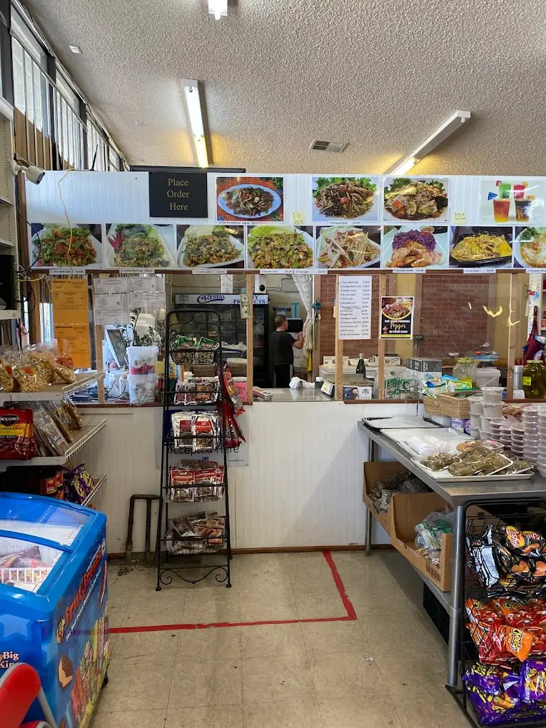 Xieng Khouang Market, Grocery Store