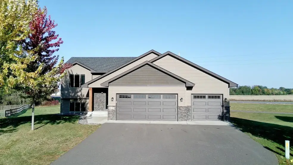 Xiong Yang, Realtor photo, Real Estate Agent
