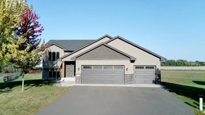 Xiong Yang, Realtor photo — Real Estate Agent