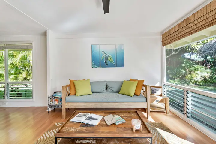 Yeeleng Vang — Real Estate Agent