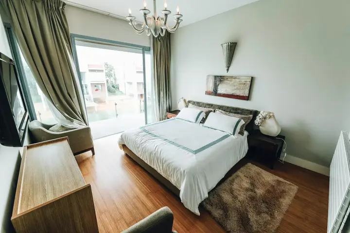 Yia Yang — Real Estate Agent